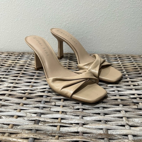 Gianni Bini Shoes - Gianni Bini Emberie Women's Tan Heeled Sandals, size 9.5, kitten heels, mules